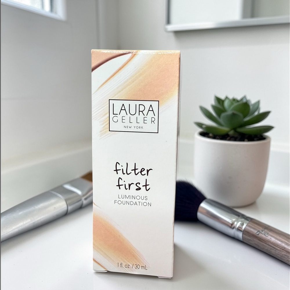 Laura Geller Filter First Luminous Foundation — Cognac